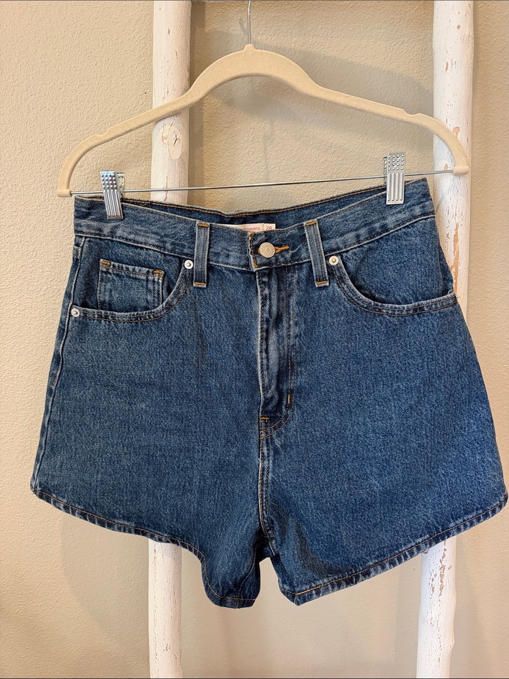 Levi’s - High-Waisted Mom Short NWOT